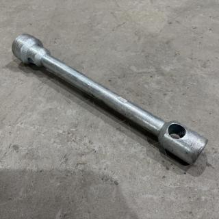 375-3901118 Ключ балонный усиленный цинк 27х38 (8М.158.353)