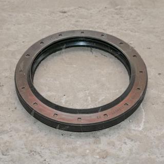 4320-3104033 Манжета ступицы нов. образца (1,5-137х180)  УТКМ